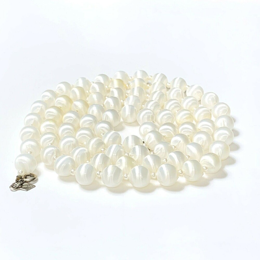 Vtg Sarah Coventry Necklace 36" White Satan Bead Cat's Eye Single Strand Signed - Picture 4 of 9